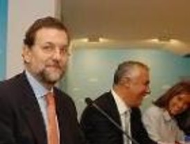 Rajoy acusa a ZP de negociar un 