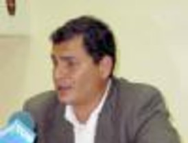 Rafael Correa jura el cargo de presidente y arremete contra poderosos