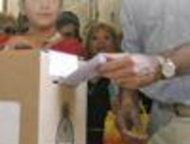 Más de 27 millones de argentinos ya eligen al sucesor de Kirchner para los próximos cuatro años