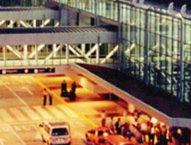 La nieve también complica el funcionamiento a los aeropuertos británicos