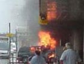 Un coche en llamas se estrella contra una terminal del aeropuerto de Glasgow