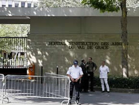 Sarkozy seguirá hospitalizado