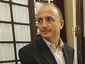 Bono y el ministro Sebastián montan una bronca por culpa del uso de la corbata