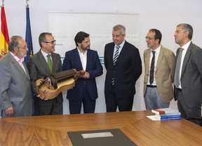 La Xunta de Galicia donó una zonzona artesanal al Museo de la Emigración Gallega