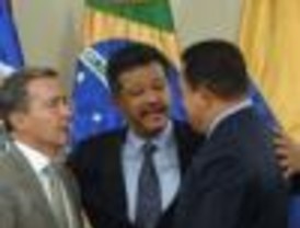 Sorpresiva y afortunadamente, Chávez, Correa, Uribe y Ortega terminan a los abrazos