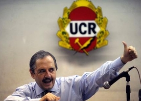Alfonsín asumió en la UCR bonaerense y advirtió que bregará por un FAU con "candidatos"