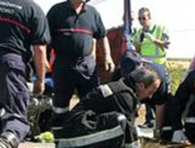 Una muerta, 4 heridos graves y 25 leves en el vuelco de un autobús en Carmona