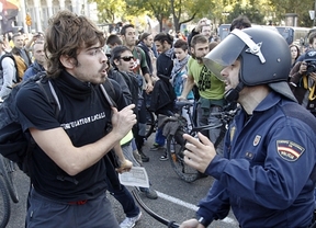 Con machetes y balas de goma, policías reprimen una marcha en Barcelona