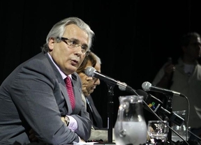 Para Garzón, las declaraciones de Duhalde sobre la investigación de crímenes del franquismo son 'una falta de respeto'