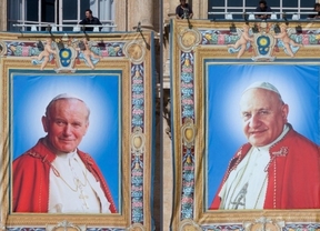 Francisco celebró la canonización de Juan Pablo II y Juan XXIII