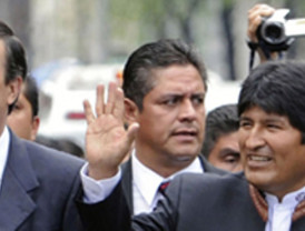 Evo Morales defiende a Hugo Chávez acusando a Álvaro Uribe