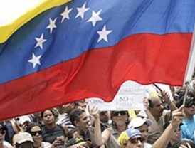 Protestan frente a organismo públicos