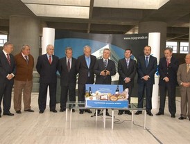 CajaGranada sustituye los obsequios navideños por 5.000 cestas para familias necesitadas