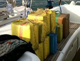 Intervienen 2.200 kilos de hachís ocultos en un velero