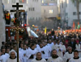 Peregrinos festejan Navidad en Belén