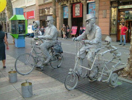 L'Ajuntament, finalment, posa ordre a les estàtues de La Rambla