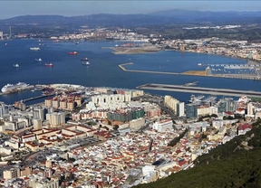 Londres estudia medidas legales "sin precedentes" por Gibraltar, mientras España analiza aliarse con Argentina