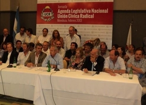 Para el radicalismo el INDEC "oculta más de la mitad de la inflación y de la pobreza"