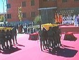 Los Reyes, Zapatero y el resto de autoridades despiden a los dos soldados caídos en Afganistán