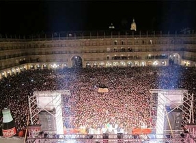 Más de 35.000 jóvenes celebran la Nochevieja Universitaria en la Plaza Mayor de Salamanca