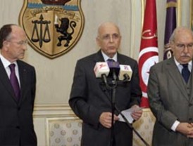 Huye presidente de Túnez tras masivas protestas en su contra