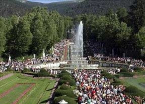 Más de 13.000 personas acuden a los juegos de agua de las fuentes monumentales de La Granja (Segovia) 
