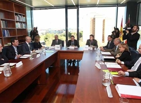 La Junta, la FRMP y las nueve diputaciones firman un protocolo para desarrollar el acuerdo básico sobre ordenación territorial