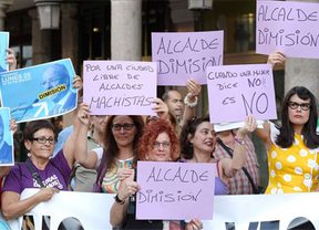Cientos de personas piden la dimisión del alcalde de Valladolid por 