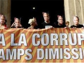 Multitudinaria manifestación 'anti-Camps' en Valencia