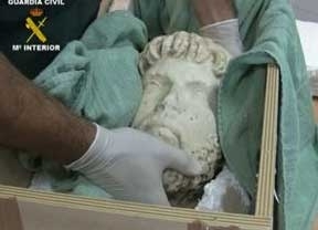 Recuperada una cabeza de mármol del emperador romano Marco Aurelio robada en la iglesia de Quintana (León)