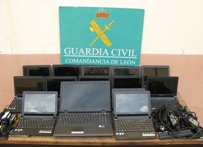 Detenidos dos menores por el robo de catorce ordenadores en un colegio de La Bañeza
