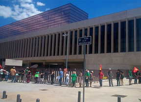 Más de medio millar de personas marcha en Valladolid para solicitar al Gobierno 'Pan, trabajo y techo para todos'