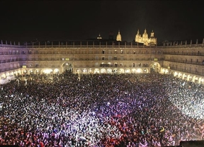 Más de 45.000 jóvenes adelantan en la Plaza Mayor de Salamanca la Nochevieja
