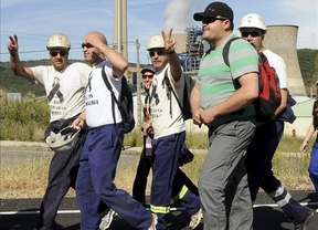 Miles de personas recorren León en defensa del carbón y cinco mineros continuarán la marcha hasta Madrid
