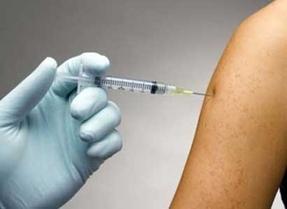La Junta adelanta la primera dosis de la vacuna contra el sarampión, la rubeola y las paperas a los doce meses 