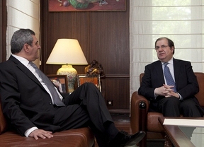 Herrera y Villarrubia en su primer encuentro en la Junta