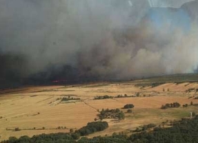 Rebajado a nivel 1 el fuego que desde Portugal afecta a la zona de Moveros (Zamora)
