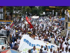 La Marcha en solidaridad con RCTV llegó a la sede de la televisora en Quinta Crespo y allí cientos de voces se pronunciaron por la libertad y la democracia