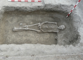 Encuentran un nuevo enterramiento en el yacimiento vallisoletano de Almenara-Puras 
