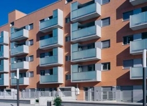 La compraventa de viviendas en Castilla y León cayó en julio más del triple que la media nacional