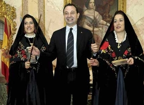 El alcalde de Segovia cede su mando a las mujeres de Zamarramala