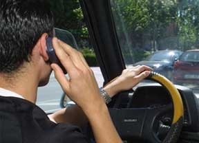 Tráfico intensifica los controles entre el 3 y el 9 de junio para evitar el uso del móvil al volante
