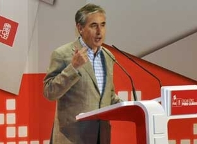 El socialista Jáuregui sí sale en defensa de Soraya frente a la Iglesia