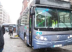 Los usuarios de Aspace de León disponen de un nuevo autobús adaptado donado por la empresa Avanza