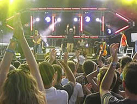 Portishead y Arcade Fire se meten el en bolsillo a los 'fibers'