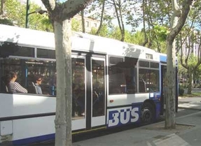 De la Riva estudia 'meter inspectores o policías' en los autobuses 