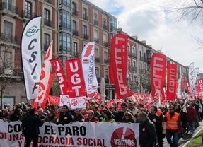 Miles de castellano y leoneses se suman a la cumbre social contra el paro 