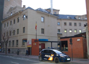 Recupera los 2.135 euros que un ciudadano se encontró y entregó en la Comisaría de León