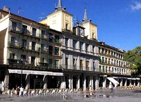 Salen adelante los presupuestos del Ayuntamiento de Segovia para 2014 con la abstención de IU y el voto en contra del PP