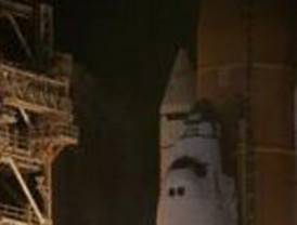 El 'Discovery' despega con siete toneladas de instrumental científico y comida